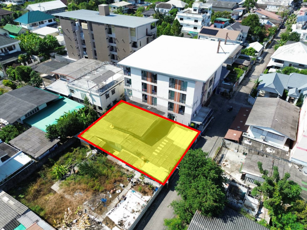 Land for sale on Soi Phaholyothin 30, แยก 2-5 (Intersection 2-5), 1 Ngan (approx. 1600 sq m), near BTS Ratchayothin (only 700 m away). CC Land for sale on Soi Phaholyothin 30, แยก 2-5 (Intersection 2-5), 1 Ngan (approx. 1600 sq m), near BTS Ratchayothin (only 700 m away). CC