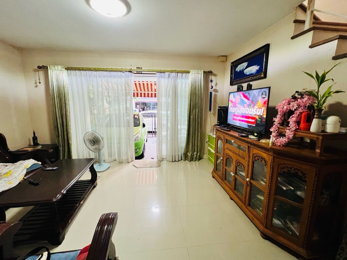 ขายทาวน์เฮ้าส์ 2 ชั้น  3 นอน 2 น้ำ หลังริมบ้านกลางเมือง เอสเซ้นส์ อ่อนนุช – วงแหวนBaan Klang Muang S-Sense Onnuch-Wongwanเนื้อที่ 28.5 ตารางวาพื้นที่ใช้สอย 128 ตารางเมตรขายราคา 3.19 ล้านบาท สนใจโทร  064-990-9462 ไก่ – รูปที่ 2