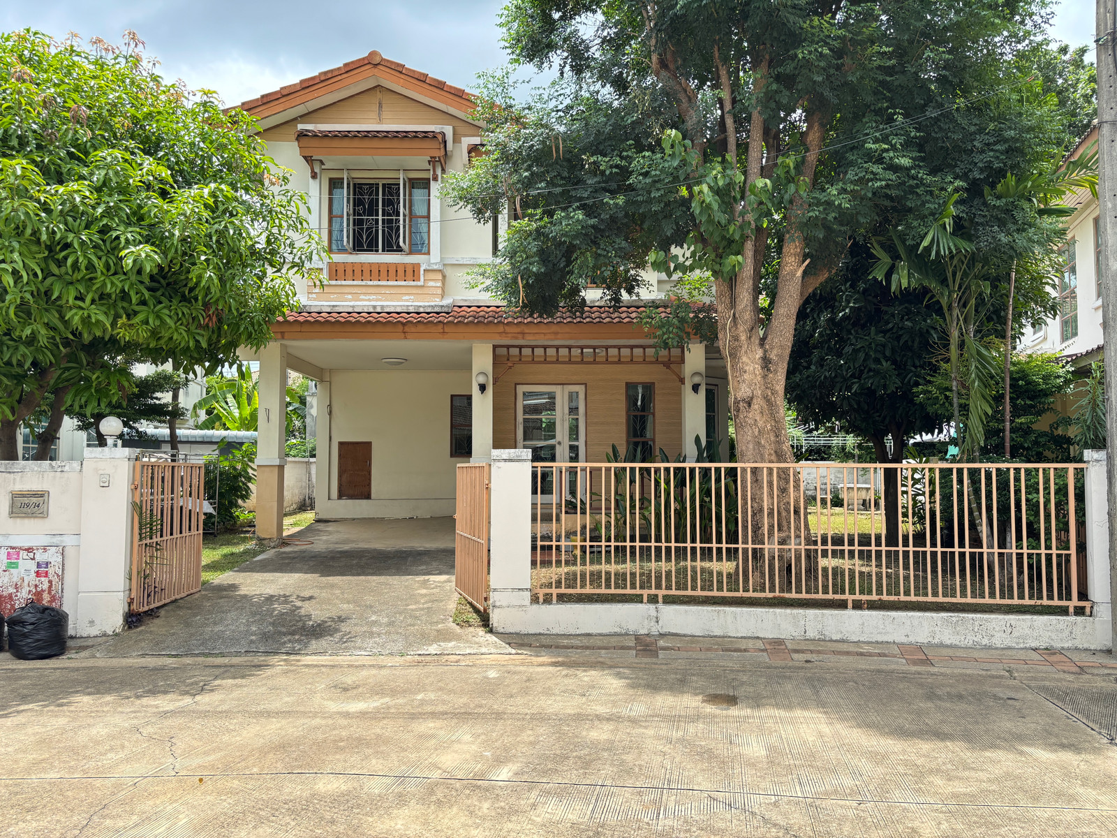 Single house 69 sq m., next to road 345, at the beginning of the project, house in good condition, Chaiyaphruek Village 1. Single house 69 sq m., next to road 345, at the beginning of the project, house in good condition, Chaiyaphruek Village 1.