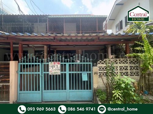 Townhouse, Soi Chaturathit 2, Din Daeng, behind the edge, near BTS Victory Monument.