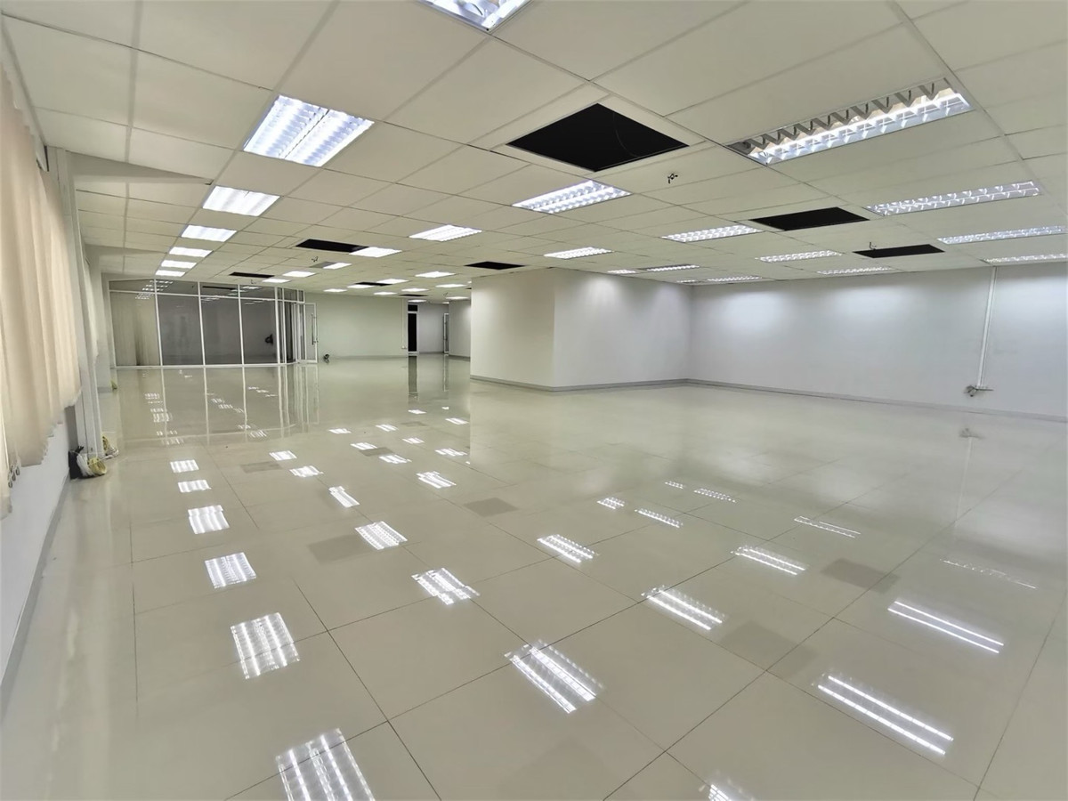 Office, Asoke Office, New Petchaburi Road, near RCA and Sukhumvit Rama 9, near the BTS 350 meters. Office, Asoke Office, New Petchaburi Road, near RCA and Sukhumvit Rama 9, near the BTS 350 meters.