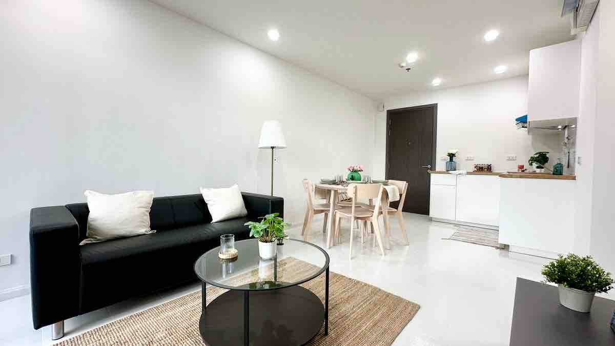 Two bedrooms for sale, best price, room in good condition, in the heart of On Nut. Very convenient to travel. The Base Park West Sukhumvit 77 Two bedrooms for sale, best price, room in good condition, in the heart of On Nut. Very convenient to travel. The Base Park West Sukhumvit 77
