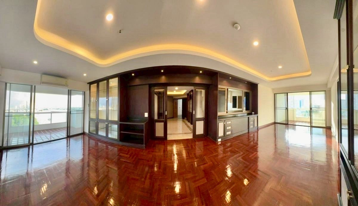 ขาย/ให้เช่าคอนโด ริมแม่น้ำ เจ้าพระยา Riverside Villa Condominium 1 ขนาดใหญ่ 198 ตร.ม. เลี้ยงสัตว์ได้ ใกล้ BTS สะพานตากสิน