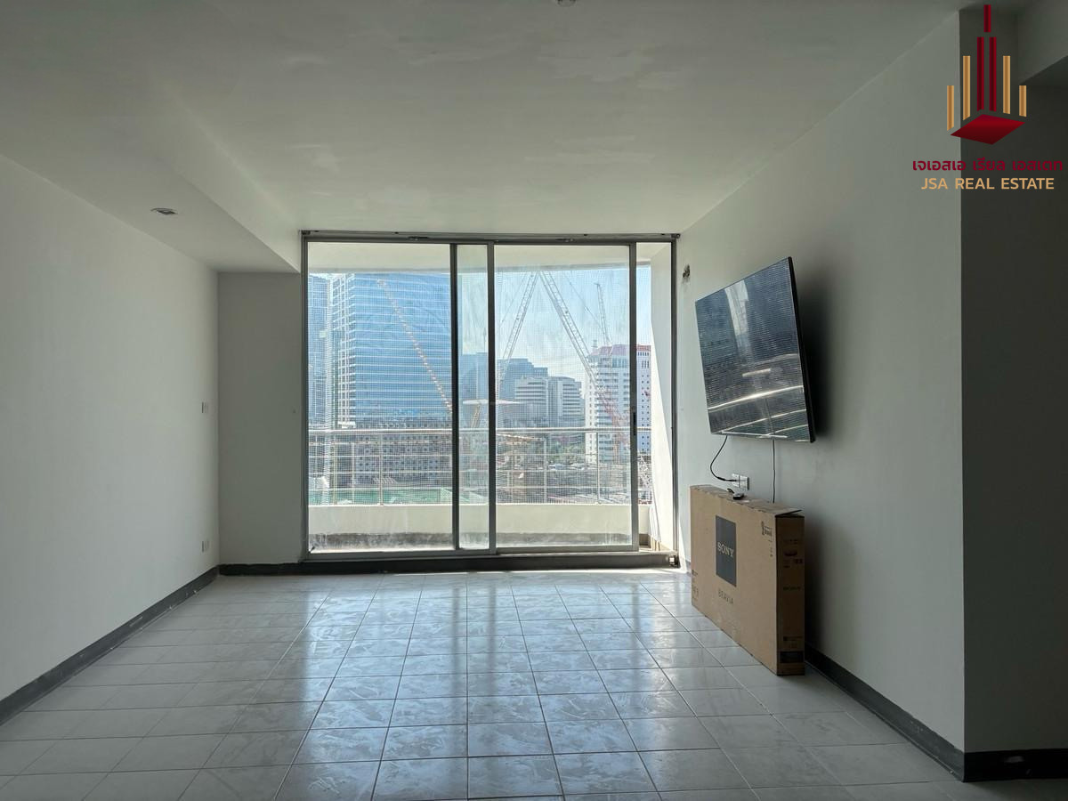 ✨ For Sale: Supalai Park Phaholyothin Condo ✨ 💰 Only 5,200,000 THB