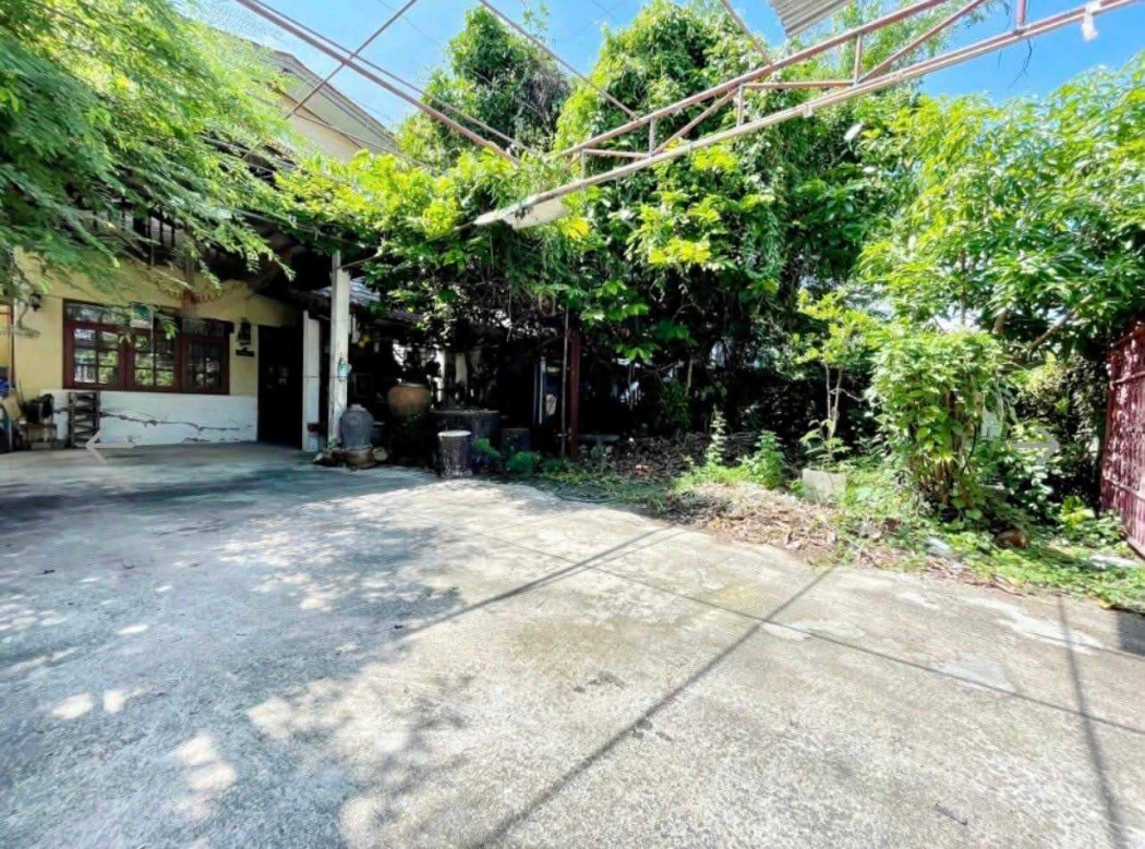 For sale: 1 detached house + 6 rental rooms, 280 sq m, 1 rai 12 sq wah. Suitable for both residence and investment. For sale: 1 detached house + 6 rental rooms, 280 sq m, 1 rai 12 sq wah. Suitable for both residence and investment.