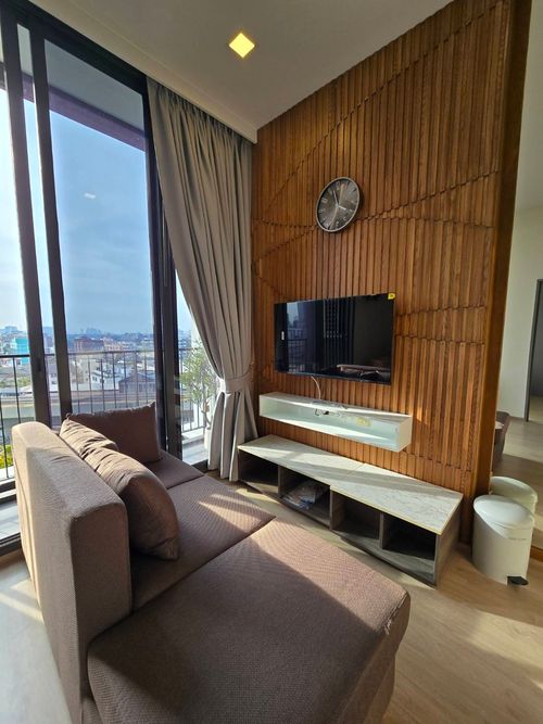 For rent, 2 bedrooms, 1 bathroom, fully furnished, beautiful, ready to move in.