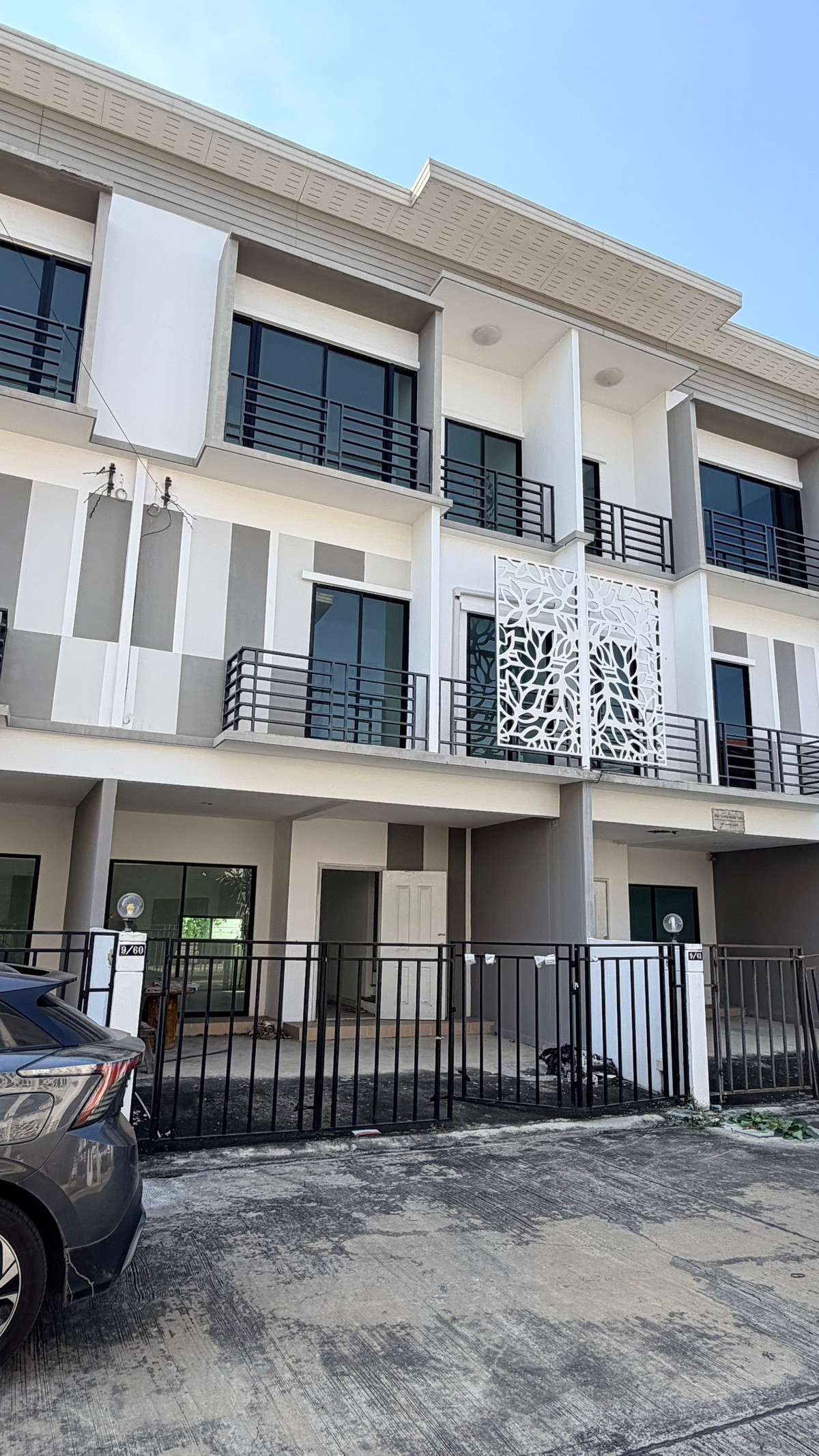 นักลงทุนต้องดู! ทาวน์โฮม 3 ชั้น ราคาต่ำกว่าตลาด รีโนเวทต่อยอดกำไรได้