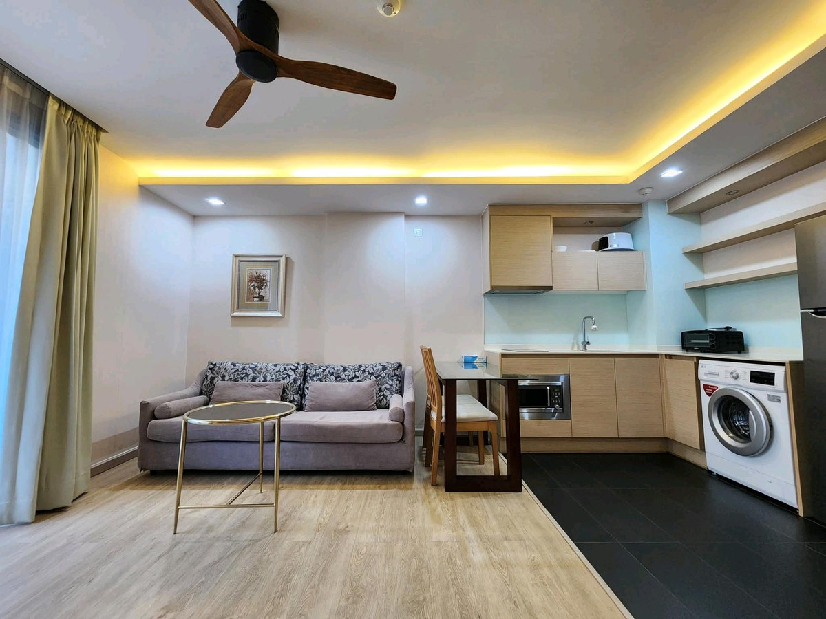 Condo FOR RENT Via Botani 🔥  Near BTS Phrom Phong 🔥 Low Rise Condo Via Botani Via Botani