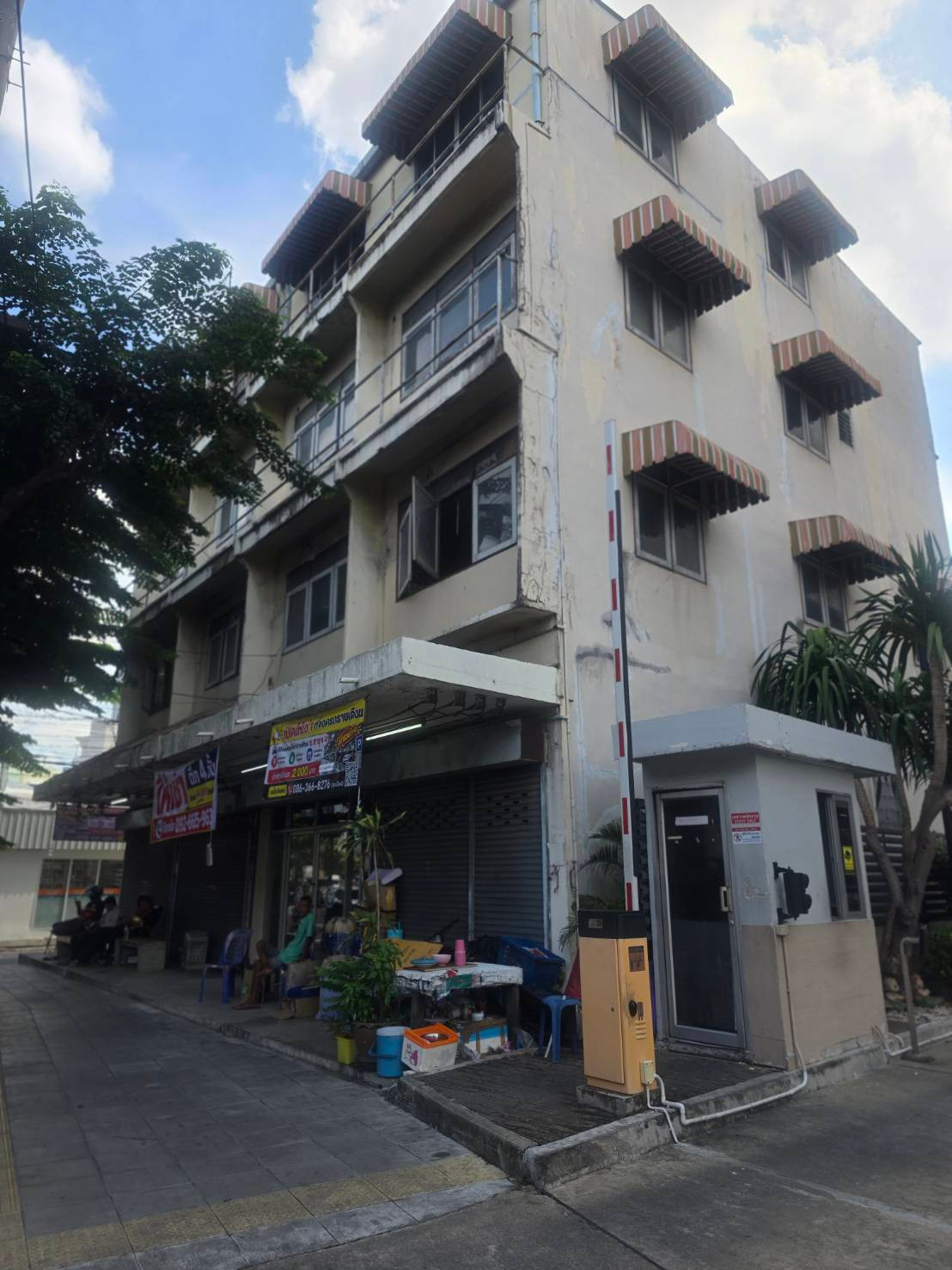 ตึกแถว 4 ชั้นให้เช่า ติดถนนสาธุประดิษฐ์ มี 4 คูหาติด เช่า 1,คูหาได้ – รูปที่ 2