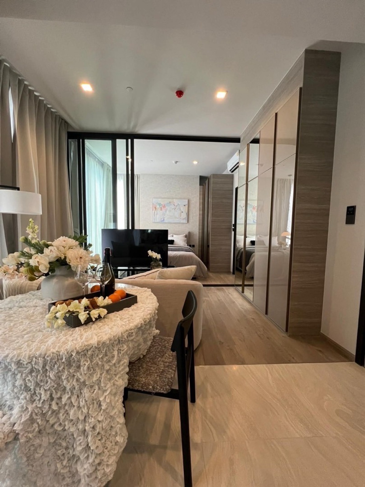 ขายด่วน The Crest Park Residences คอนโดใหม่ย่านลาดพร้าว ขนาด 35ตร.ม ชั้น 12 ห้องใหม่ ไม่เคยปล่อยเช่า สภาพดี ซื้ออยู่เองหรือลงทุนก็คุ้มค่า ราคา 6,450,000 บาท