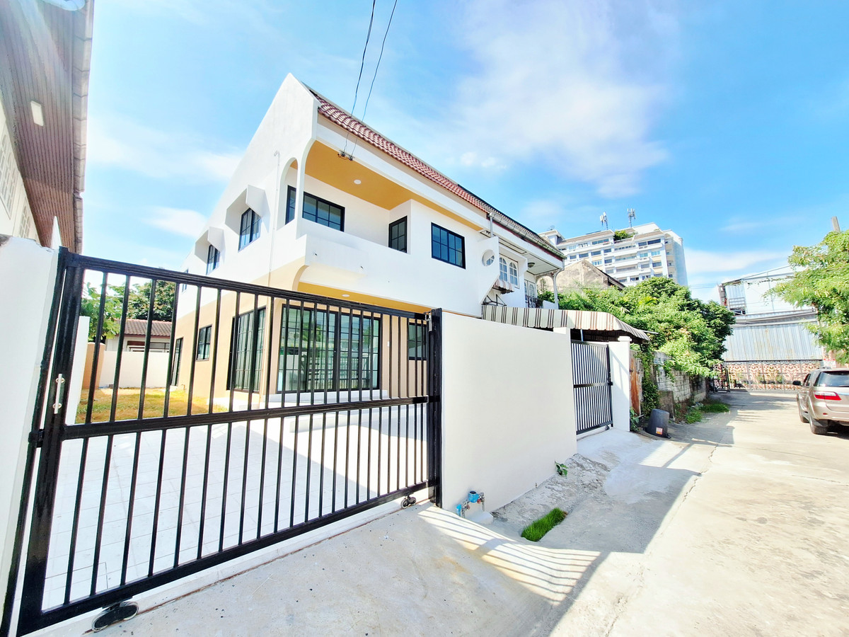 บ้านถาวรนิเวศน์ 2 ใกล้ ถนนบางนาตราดซอย12 ถนนลาซาล29 มี 4 นอน บ้านถาวรนิเวศน์ 2 ใกล้ ถนนบางนาตราดซอย12 ถนนลาซาล29 มี 4 นอน