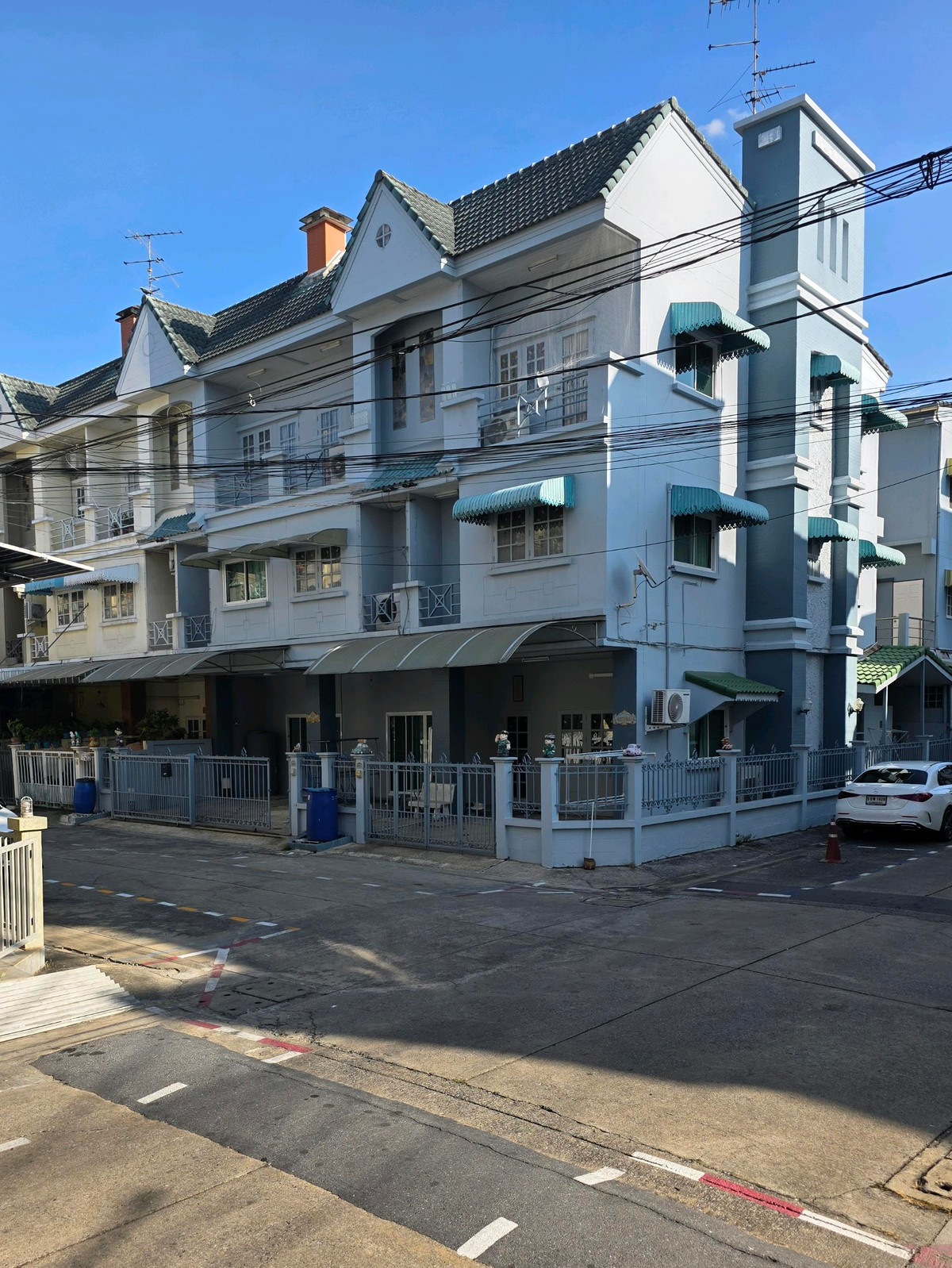 ขายทาวน์โฮมหลังคู่ 34 ตร.ว. ตีทะลุหลังใหญ่สะใจ! ทำเลทองติด CDC ตรงข้าม Central Eastville – พร้อมอยู่ เฟอร์ครบ เพียง 6.5 ล้าน! – รูปที่ 2