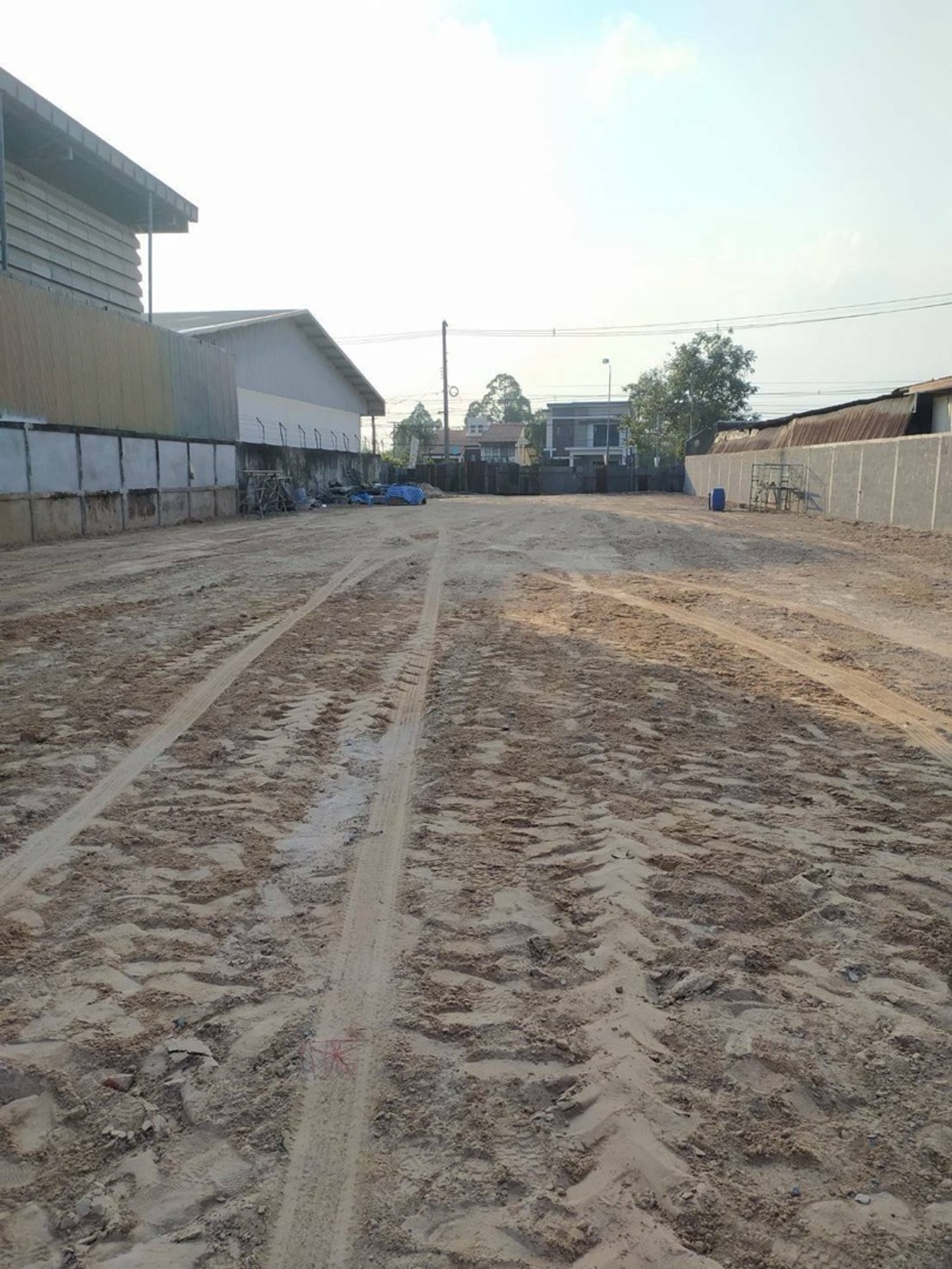ขายที่ดินสวยเมืองร้อยเอ็ด “ถมแล้วเต็มพื้นที่“ พร้อมล้อมรั้ว ติดถนนสี่เลนทางออกไป อ.จตุรพักตรพิมาน  – รูปที่ 4