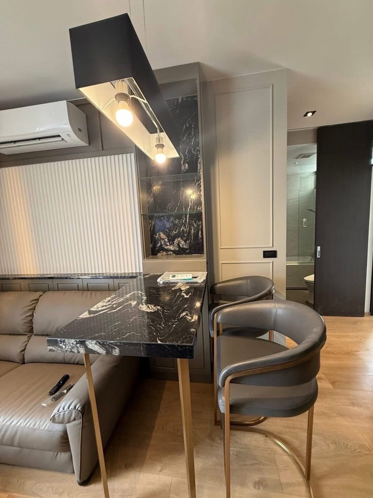 ให้เช่า The Fine Bangkok Thonglor-Ekamai 12 (2BR ห้องมุม ส่วนตัวสุดๆ) วิวสวย+อ่างอาบน้ำ ชั้น 10 พื้นที่ใช้สอย 50 ตร.ม. สัมผัสความ Luxury สไตล์ญี่ปุ่นใจกลางทองหล่อ-เอกมัย ห้องสภาพใหม่กริ๊บ ตกแต่งครบ พร้อมลากกระเป๋าเข้าอยู่ได้เลย