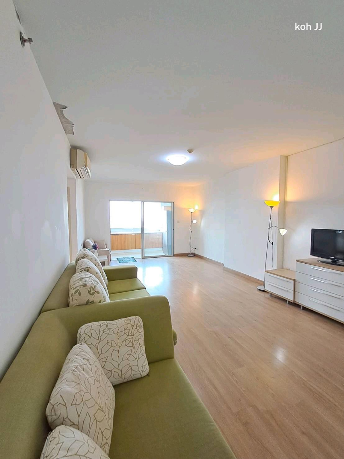 Condo for sale/rent next to the MRT Yellow Line.