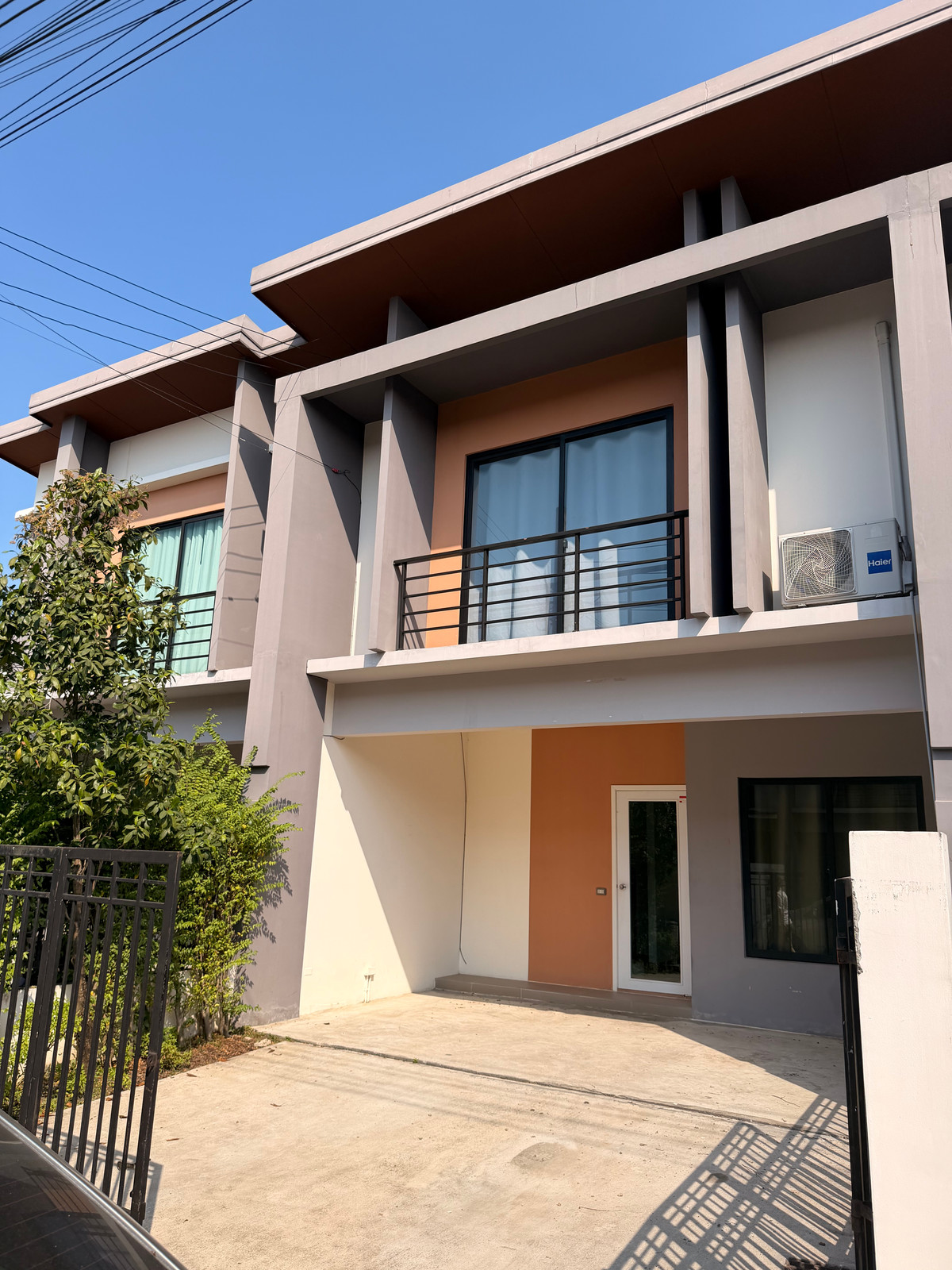 (โพสต์) 🏡 ทาวน์โฮม 2 ชั้น 3 ห้องนอน 2 ห้องน้ำ 2 ที่จอดรถ ทำเลราชพฤกษ์ - รัตนาธิเบศร์ เดินทางสะดวก เข้าเมืองง่าย ใกล้รถไฟฟ้าสายสีม่วง และศูนย์การค้าชั้นนำ