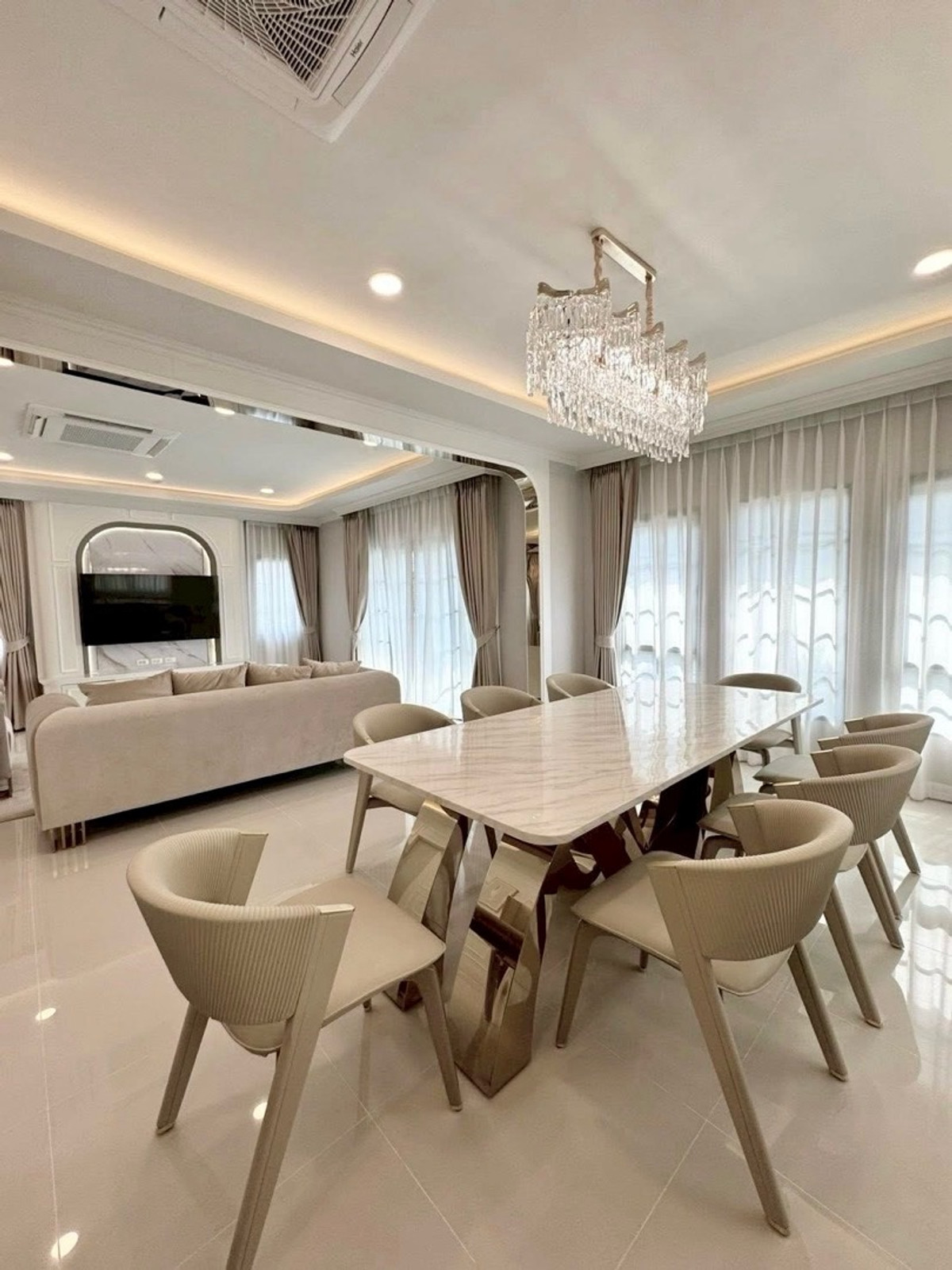 🌟For Rent: Detached House at Centro Bangna, Phase 2. Two-storey detached house featuring 4 bedrooms and 5 bathrooms. Fully built-in furnished and beautifully decorated.💥Rental Fee: 120,000 THB/month.