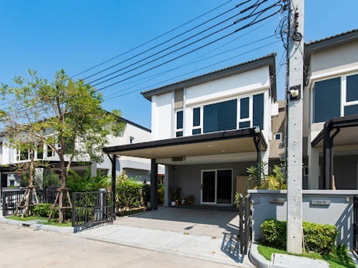 🌟For Rent: A two-storey Twin-House with a garden at Grande Pleno Mega Bangna, featuring 3 bedrooms|2 bathrooms. Fully furnished.💥Rental Fee: 49,000 THB/month. 