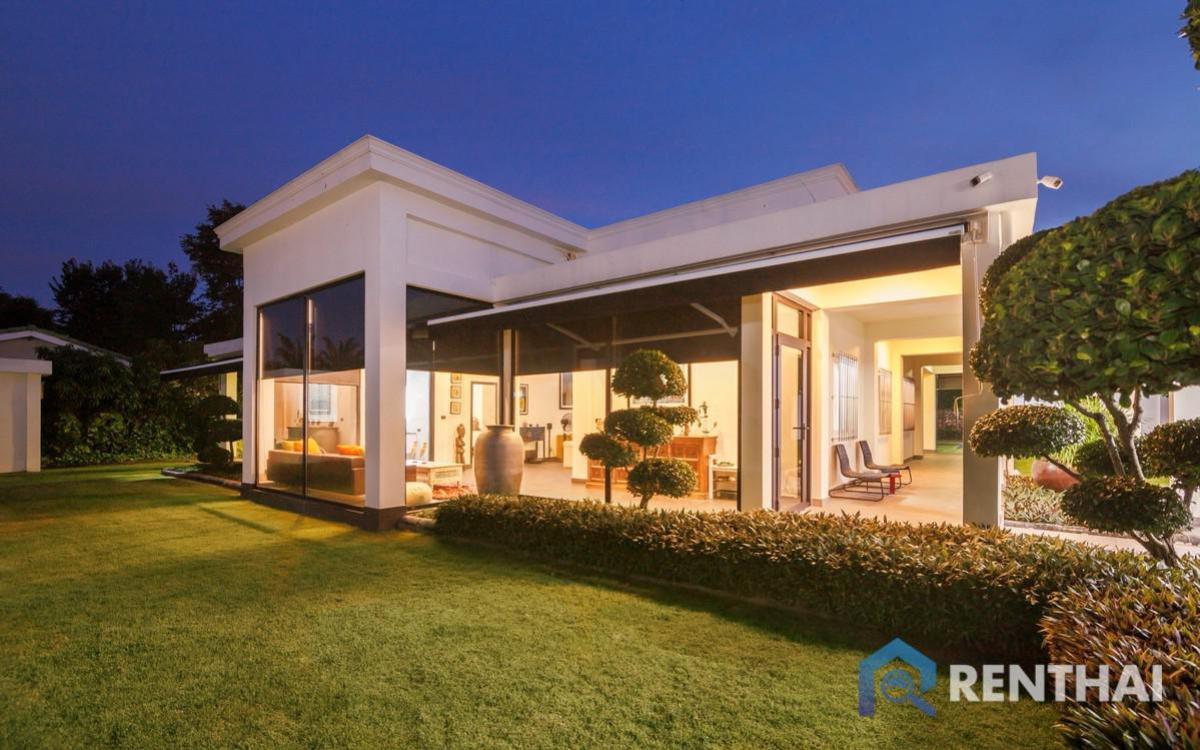 A House with Pool and Garden A House with Pool and Garden