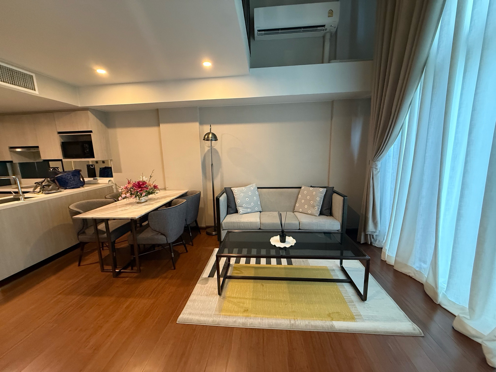 Freehold Spacious Duplex 1bed/2bath In Langsuan Area/Foreign Quota