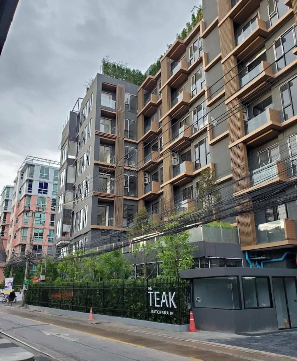 The Teak Ratchada 19 คอนโดตกแต่งพร้อมอยู่ ใกล้ MRT รัชดาภิเษก เพียง 80 ม. 1 ห้องนอน พท.31 ตร.ม. เริ่ม 3.59 ลบ.* 