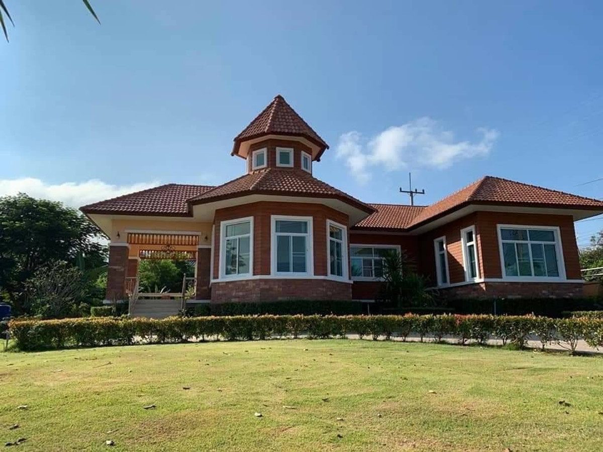 House for sale with land, Pak Chong District, Red Garuda title deed, new condition, 1-story house, 4 bedrooms, 3 bathrooms. House for sale with land, Pak Chong District, Red Garuda title deed, new condition, 1-story house, 4 bedrooms, 3 bathrooms.