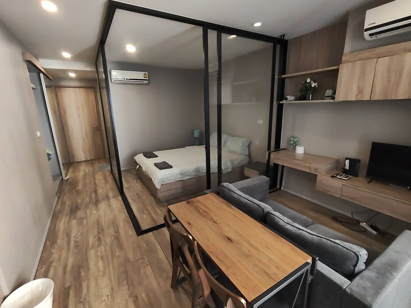 💙💛❤️(For Rent)Blossom Condo Sathorn Charoenrat 🚝 BTS Surasak(with shuttle van)