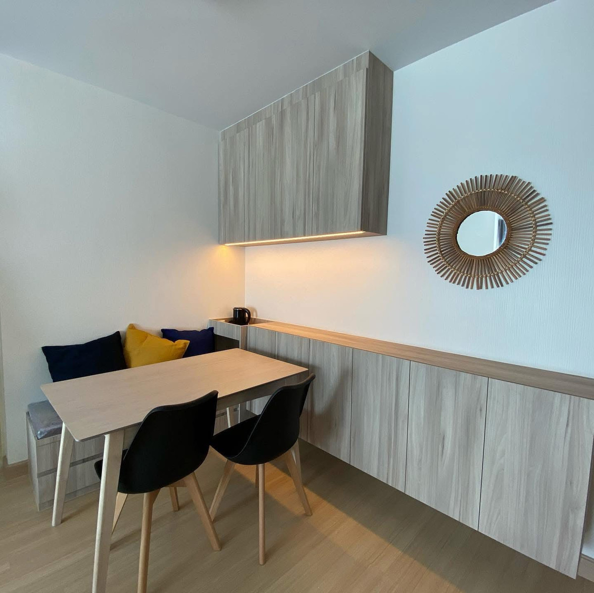 Great value! Very cheap price, beautifully decorated room, built-in, complete with furniture, ready to move in, ready to view, spacious, Rama 9 location. – รูปที่ 2
