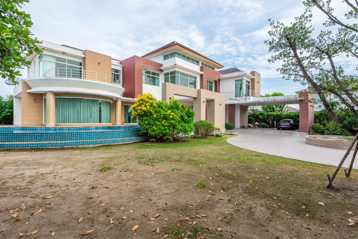 Luxury detached house for sale, Panya Indra P5, 1 and a half rai of land with swimming pool. and guest house Near Panya Golf Course Fashion Island – รูปที่ 2