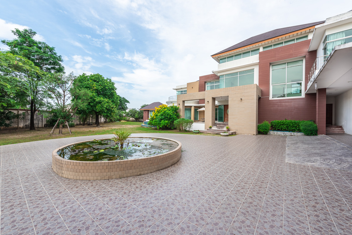 Luxury detached house for sale, Panya Indra P5, 1 and a half rai of land with swimming pool. and guest house Near Panya Golf Course Fashion Island – รูปที่ 3
