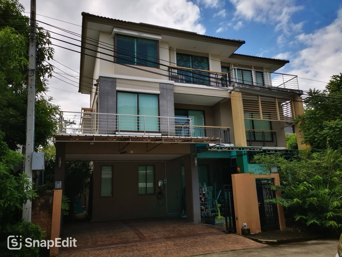 Detached House for Sale at The Plant Elite Patthanakarn Large Family Home near Sukhumvit