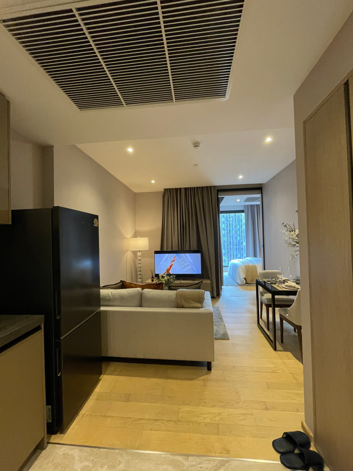 Condo for sale, Ashton Asoke-Rama 9, functions, 1 bedroom, 1 bathroom, area 34.82 sq m, in the OMEGA building. Fully decorated and ready to move in (Fully-Decorated) and receive full promotions. The ultimate in luxury in the heart of New CBD only 230 m. f