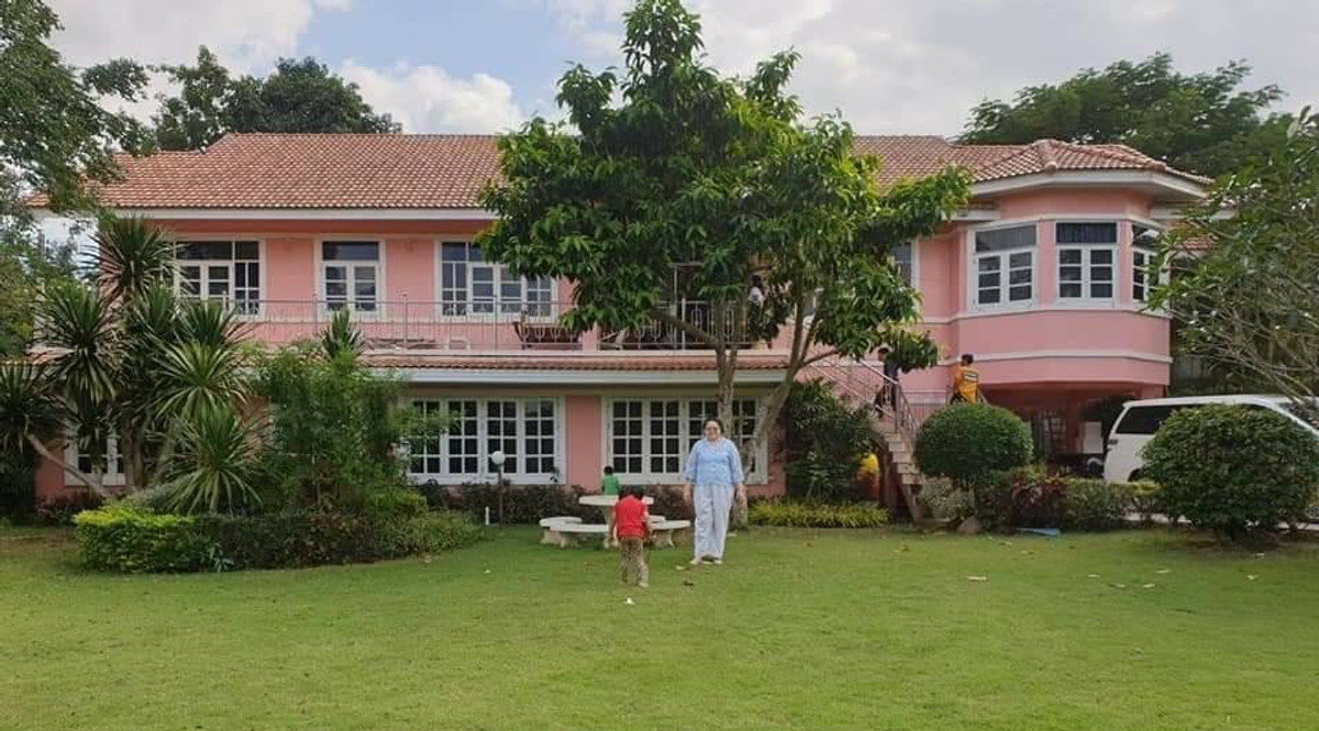 House and land for sale, Pak Chong District, Red Garuda title deed, land 1-0-97 rai, 6 bedrooms, 6 bathrooms. House and land for sale, Pak Chong District, Red Garuda title deed, land 1-0-97 rai, 6 bedrooms, 6 bathrooms.