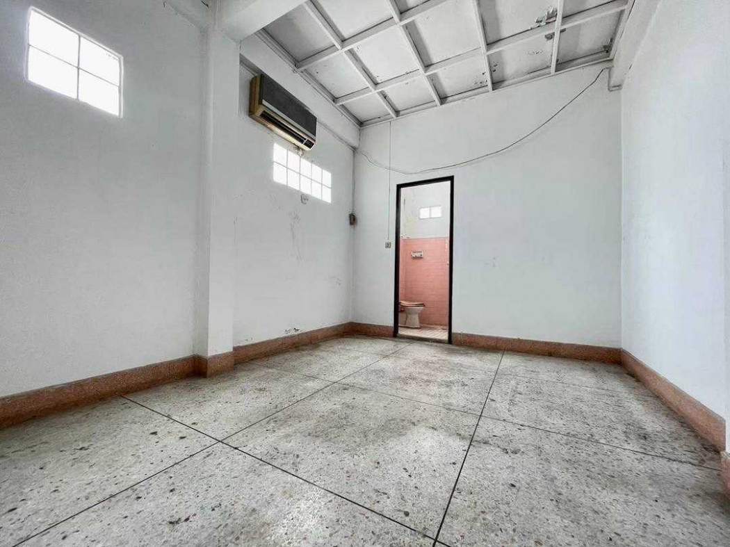 Office space for rent in a prime location on Srinakarin Road, 450 sq m, 1 rai 43 sq wa, near the MRT Yellow Line. – รูปที่ 3