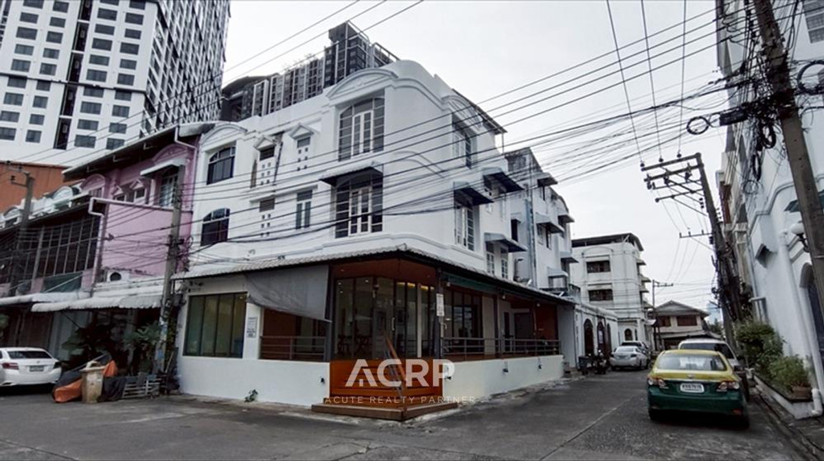 ขาย ทาวน์โฮม 3 ชั้น หลังมุม ทำเลดี พระราม 9 ซอย 11 เหมาะทำร้านอาหาร คาเฟ่ 
