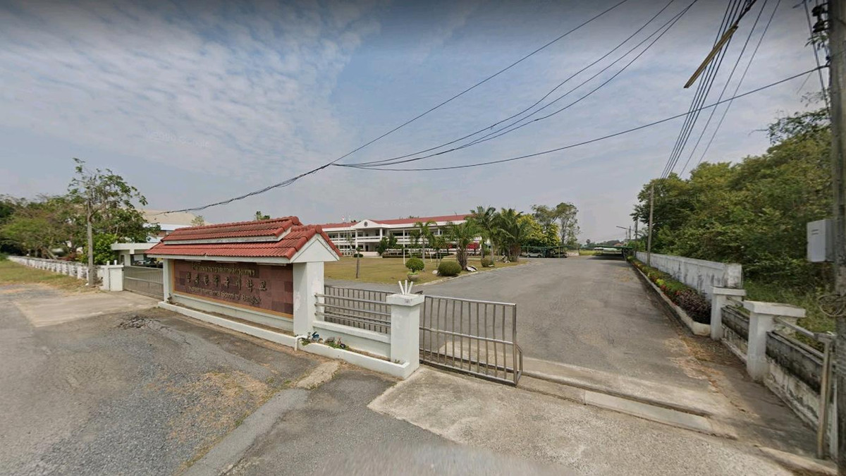 Land for sale plus buildings in the Nong Chok area, Soi Mitmaitri 26, used to be an international school. – รูปที่ 2
