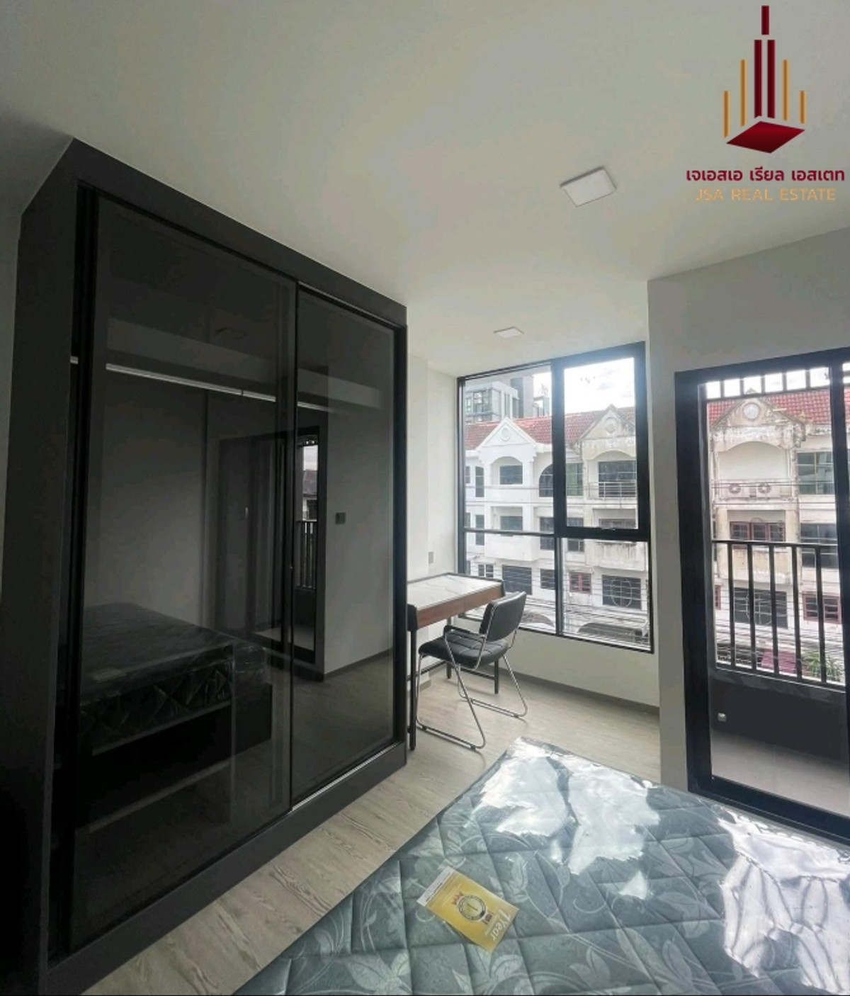✨ For Rent: Maroon Ratchada 32 Condo ✨  💰 Only 12,000 THB/month