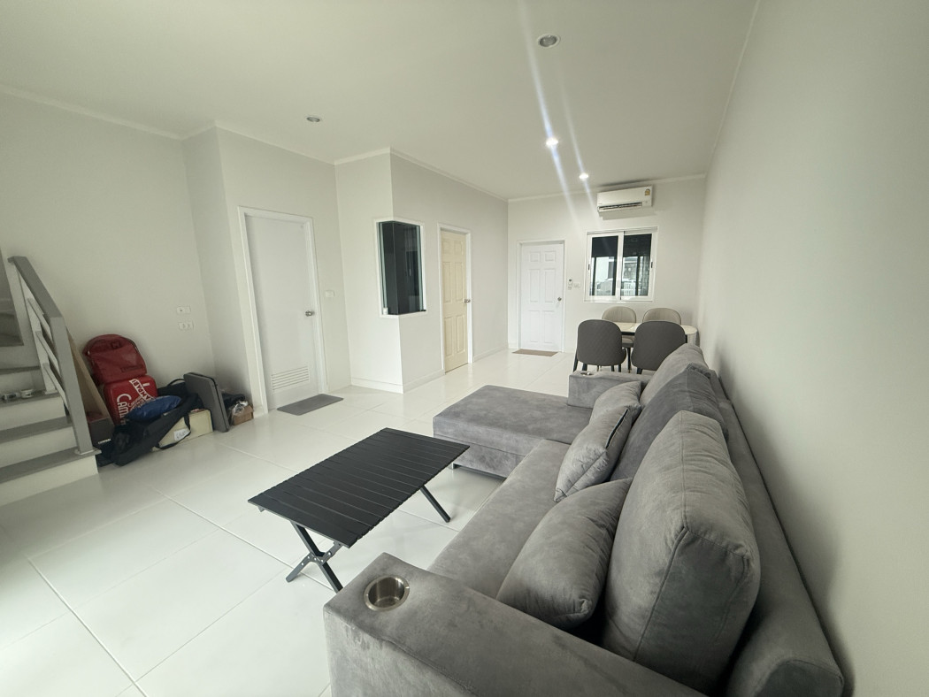Townhome for sale in Phra Samut Chedi, The Miracle Pracha Uthit 90, 145 sq m usable area, 21.4 sq wa land size. No houses directly opposite. – รูปที่ 2