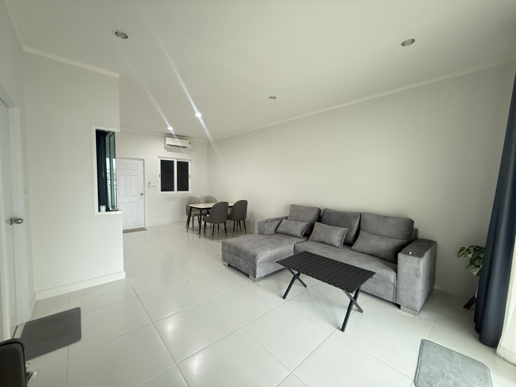 Townhome for sale in Phra Samut Chedi, The Miracle Pracha Uthit 90, 145 sq m usable area, 21.4 sq wa land size. No houses directly opposite. – รูปที่ 3