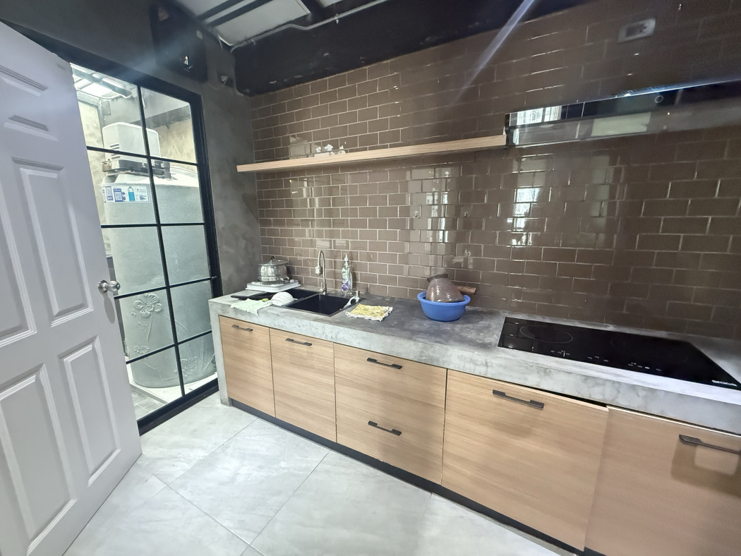 Townhome for sale in Phra Samut Chedi, The Miracle Pracha Uthit 90, 145 sq m usable area, 21.4 sq wa land size. No houses directly opposite. – รูปที่ 4