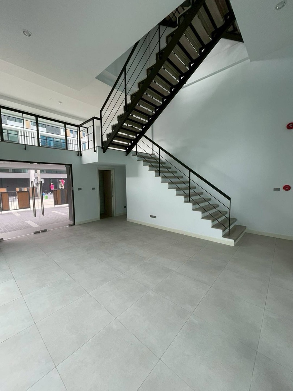 ให้เช่า Home Office ใหม่ โถงสูง ใกล้ Wellington / Brighton – รูปที่ 2