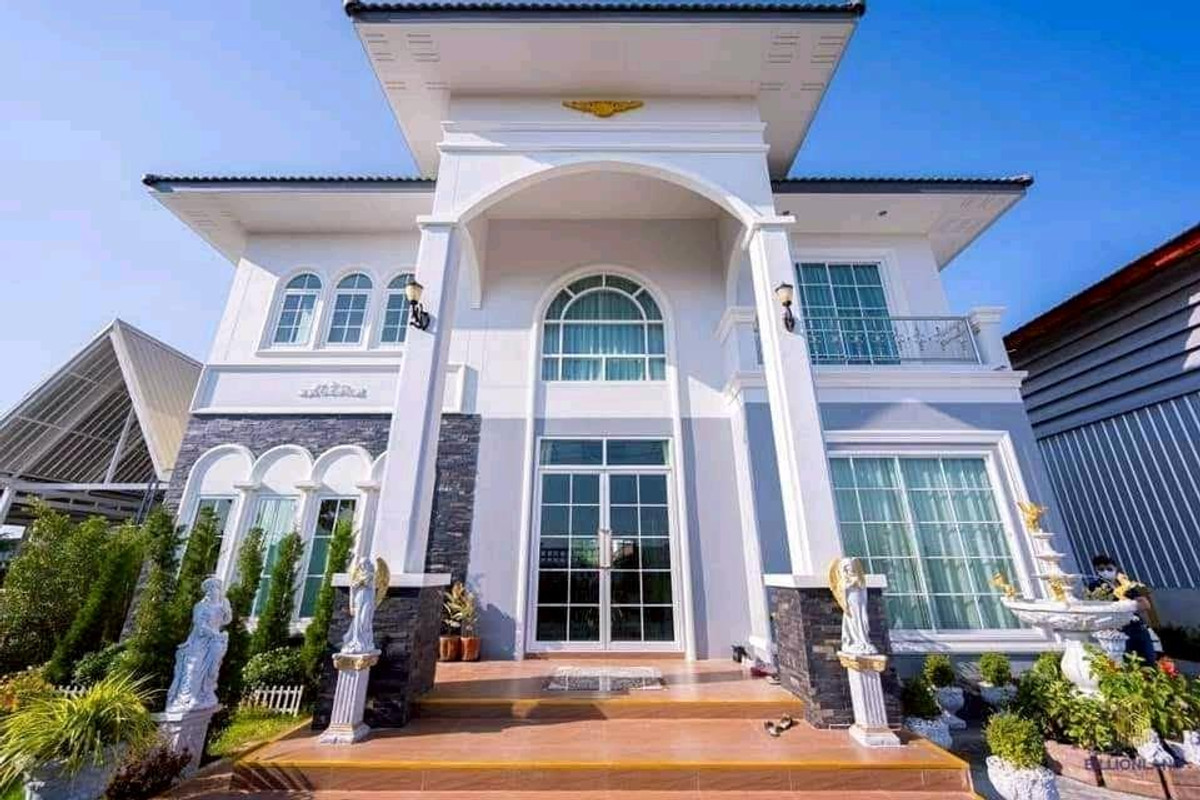 1 luxurious detached house for rent Ekachai Lakeville ProjectOn an area of 286 sq m. With 2 guest houses Rent 150,000฿ Selling for 30 million There is a swimming pool at the back. and next to the lake Free every piece of furniture 📍Ek 1 luxurious detached house for rent Ekachai Lakeville ProjectOn an area of 286 sq m. With 2 guest houses Rent 150,000฿ Selling for 30 million There is a swimming pool at the back. and next to the lake Free every piece of furniture 📍Ek
