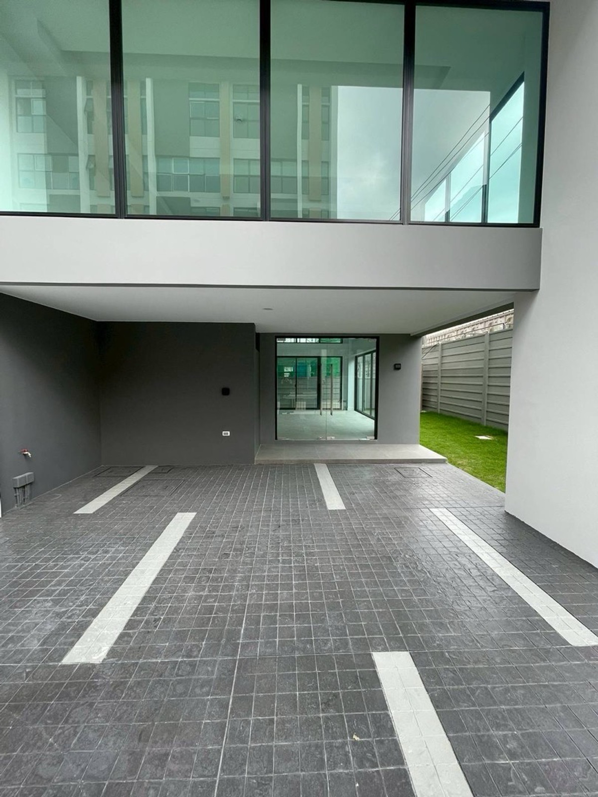 ให้เช่า Home Office ใหม่ โถงสูง ใกล้ Wellington / Brighton – รูปที่ 3