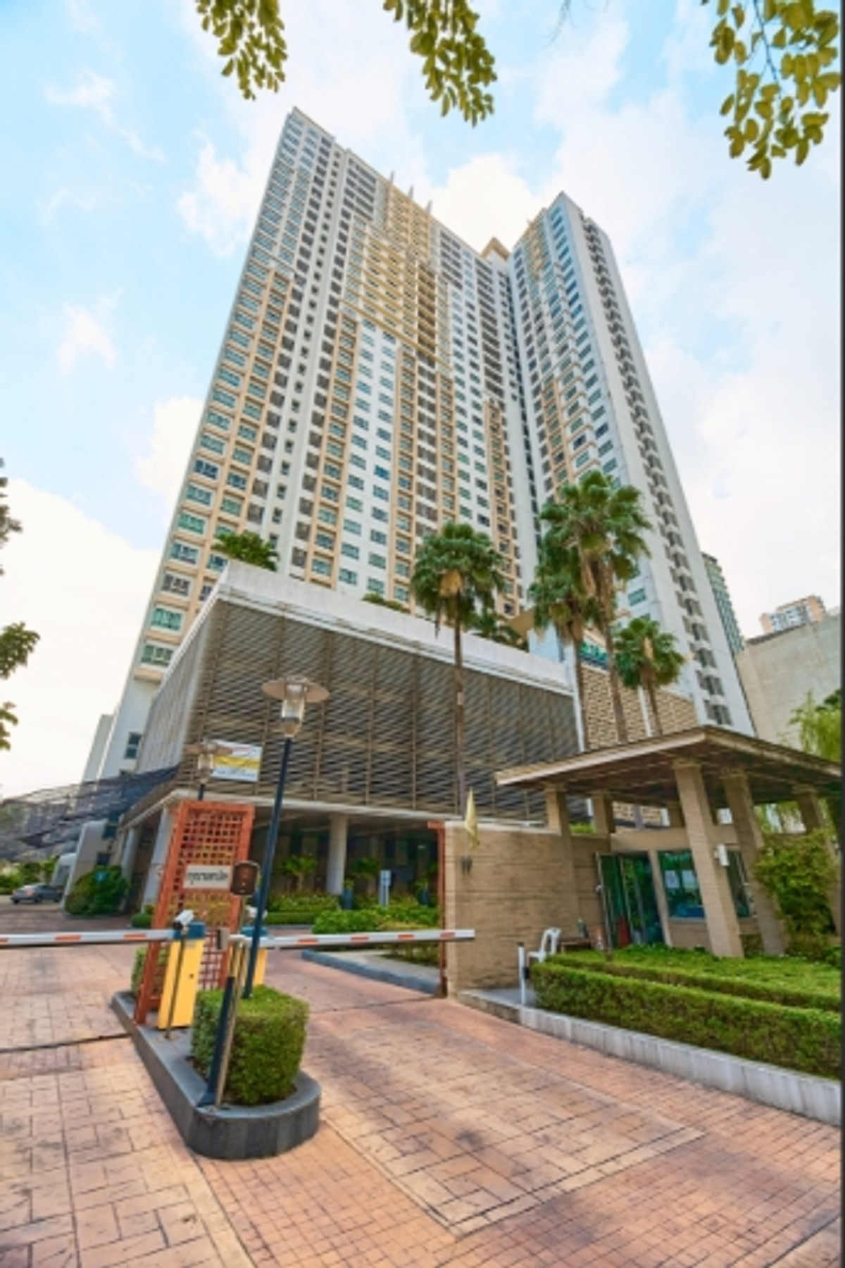✨ For Sale: Q House Sathorn Condo ✨ 💰 Only 4,000,000 THB ✨ For Sale: Q House Sathorn Condo ✨ 💰 Only 4,000,000 THB