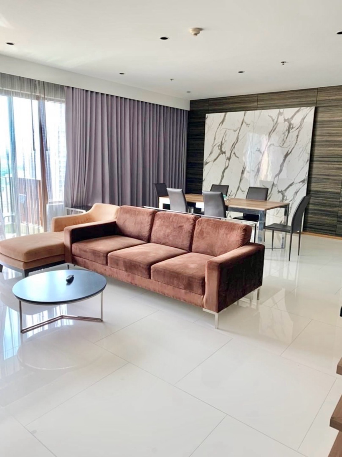 THE EMPORIO PLACE 3 bed 4 bath 162sqm 85,000 THB