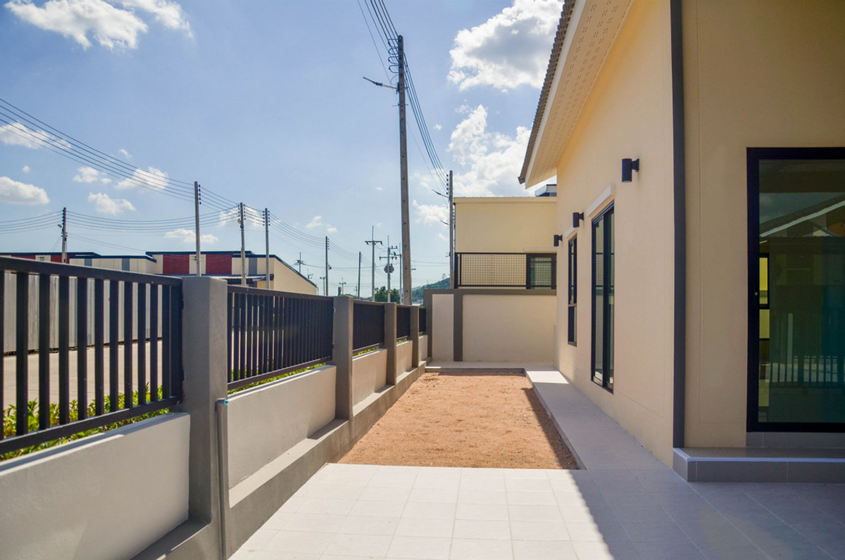 Call : 092-469-6464 Saran Place Ville project Nikhom Phatthana Rayong offers both Townhome and Twin houses 2 Beds 2 Baths, located near WHA Rayong Industrial Estate – รูปที่ 3