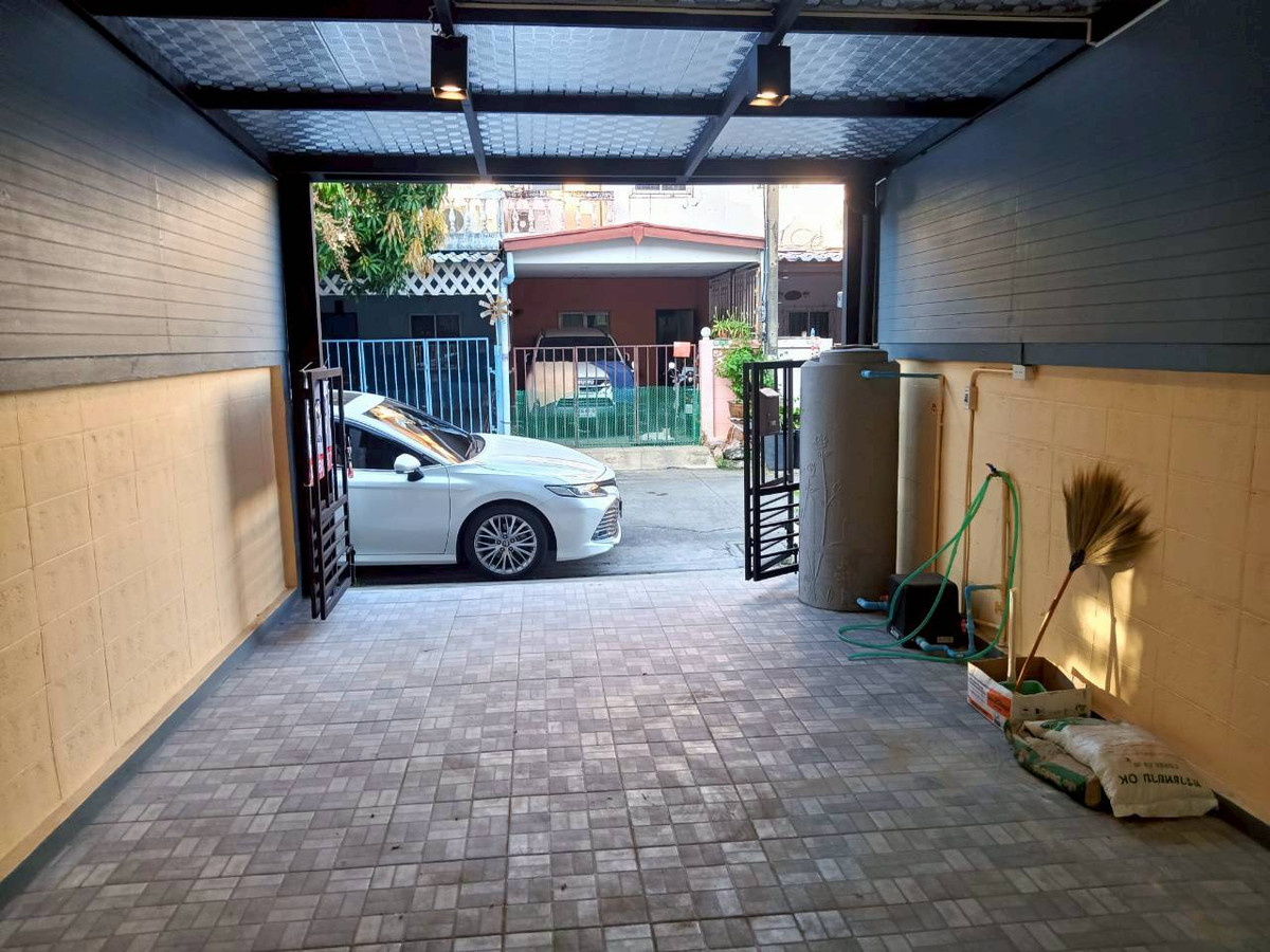 Newly renovated townhouse for sale Kritsana Village 2, Sam Khok, Pathum Thani, 2 bedrooms, 2 bathrooms, free of charge. – รูปที่ 4