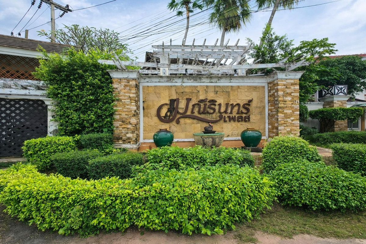 Land for sale in Sriracha, Chonburi, orange layout, in the heart of the community,  sells it himself. Suitable for developing townhome-low-rise condo projects.