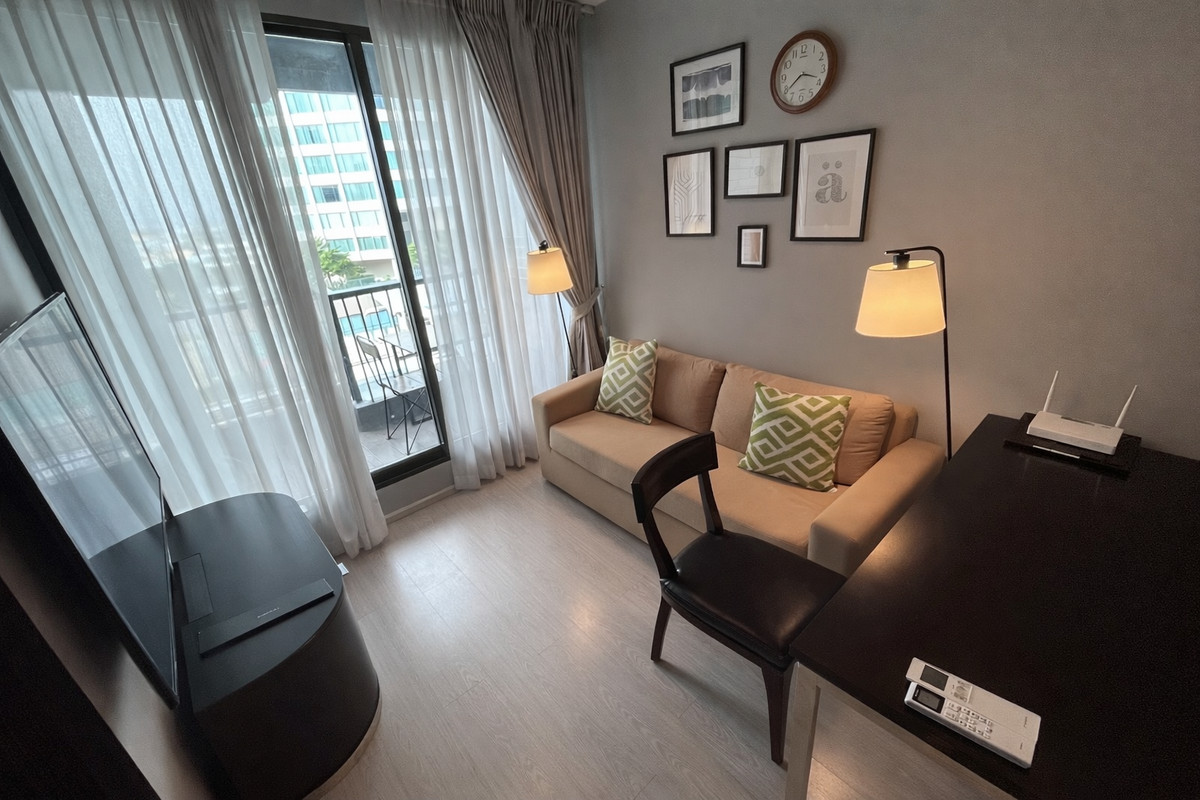 Rhythm Sukhumvit 44/1 Rhythm Sukhumvit 44/1 1 bedroom, 1 bathroom, 8th floor, size 48 sq m, selling price 7,350,000 baht.