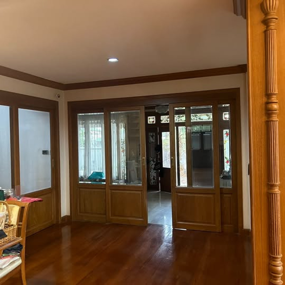 2-story detached house next to Sima Thani Hotel Built-in furniture throughout the house Teak wood floor + marble – รูปที่ 3